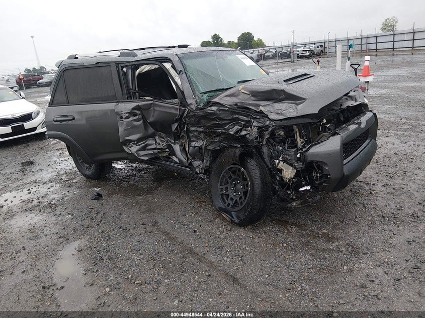 2018 Toyota 4runner VIN JTEBU5JR9J5590139 IAAI salvage auction — RIGHT SIDE, Salvage Title, sold $4,800 on 2026-07-29 (photo 1)