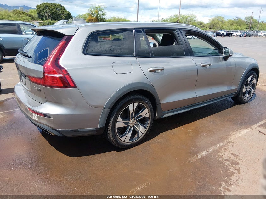 2020 Volvo V60 cross country VIN YV4102WK8L1030836 IAAI salvage auction — WATER/FLOOD, Salvage (Hawaii), sold $3,700 on 2026-07-28 (photo 4)