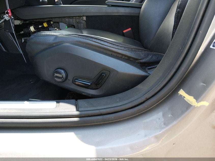 2020 Volvo V60 cross country VIN YV4102WK8L1030836 IAAI salvage auction — WATER/FLOOD, Salvage (Hawaii), sold $3,700 on 2026-07-28 (photo 6)