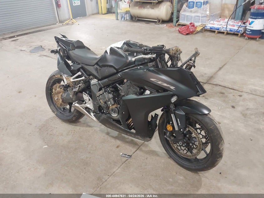 2026 Honda Cbr VIN MLHRH1554T5200636 IAAI salvage auction — LEFT & RIGHT, Salvage Title, sold $1,200 on 2026-07-29 (photo 1)