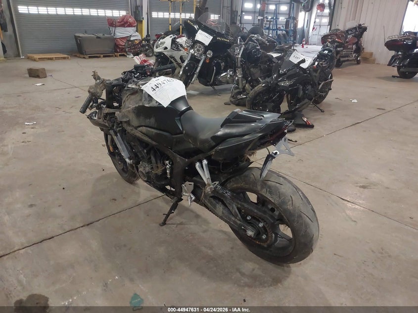 2026 Honda Cbr VIN MLHRH1554T5200636 IAAI salvage auction — LEFT & RIGHT, Salvage Title, sold $1,200 on 2026-07-29 (photo 3)