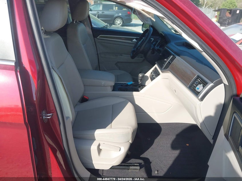 2019 Volkswagen Atlas VIN 1V2WR2CA8KC540325 IAAI salvage auction — RIGHT SIDE, Salvage Title, sold $3,100 on 2026-07-30 (photo 5)