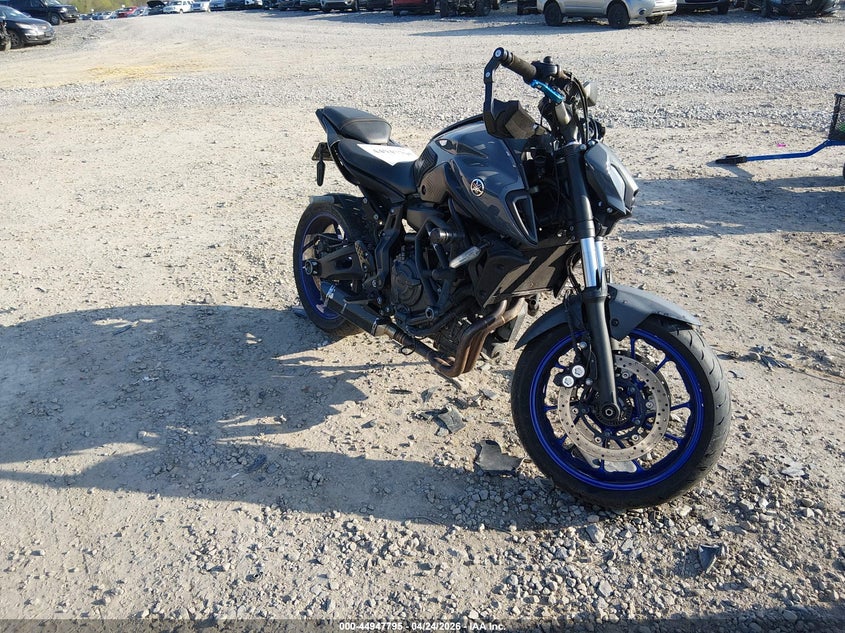 2022 Yamaha Mt VIN JYARM32E4NA006192 IAAI salvage auction — LEFT SIDE, Salvage (West Virginia), sold $2,800 on 2026-07-15 (photo 1)