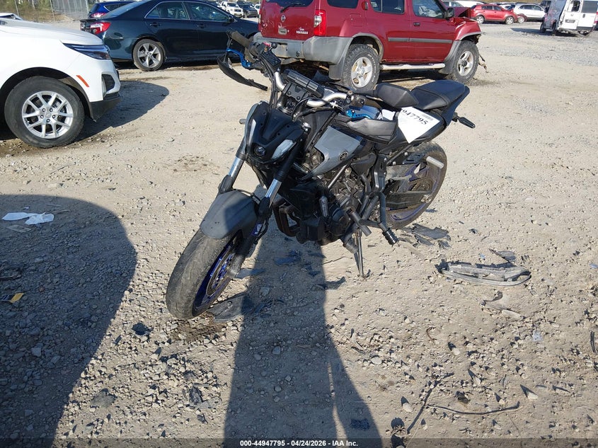 2022 Yamaha Mt VIN JYARM32E4NA006192 IAAI salvage auction — LEFT SIDE, Salvage (West Virginia), sold $2,800 on 2026-07-15 (photo 2)