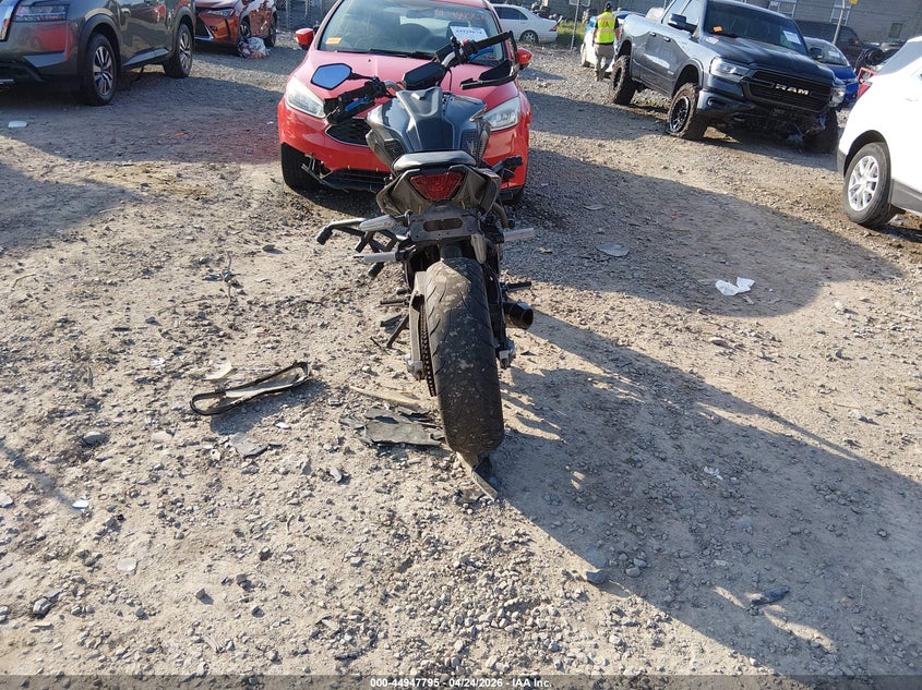 2022 Yamaha Mt VIN JYARM32E4NA006192 IAAI salvage auction — LEFT SIDE, Salvage (West Virginia), sold $2,800 on 2026-07-15 (photo 6)