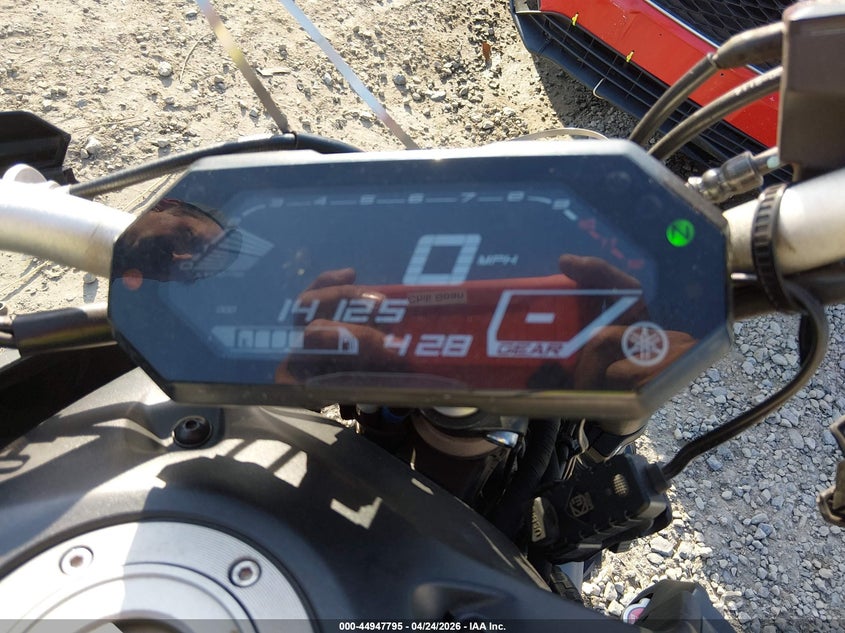2022 Yamaha Mt VIN JYARM32E4NA006192 IAAI salvage auction — LEFT SIDE, Salvage (West Virginia), sold $2,800 on 2026-07-15 (photo 7)