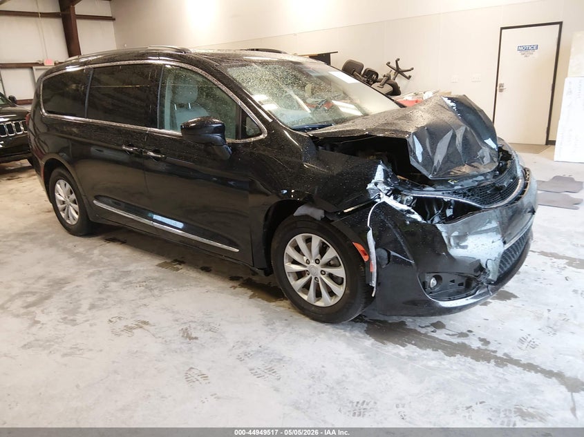 2017 Chrysler Pacifica VIN 2C4RC1BG4HR530150 IAAI salvage auction — FRONT END, Original (Kentucky), sold $1,425 on 2026-09-10 (photo 1)