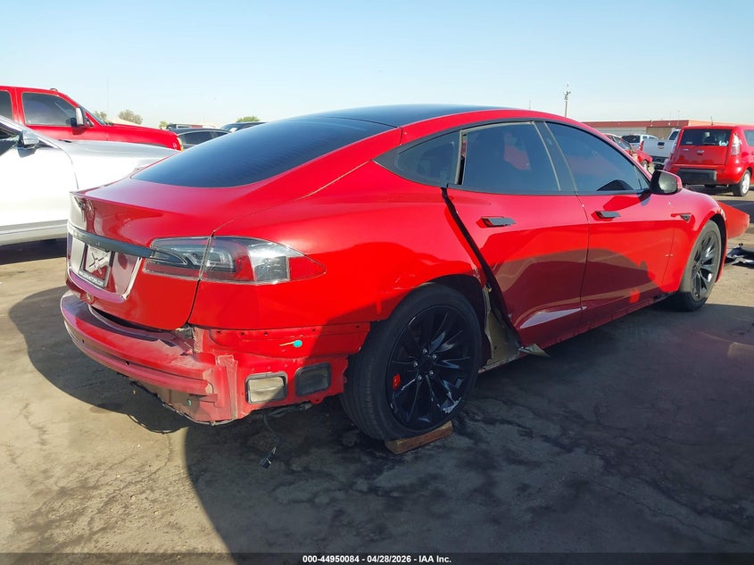 2020 Tesla Model s VIN 5YJSA1E25LF413981 IAAI salvage auction — SIDE, Salvage (California), sold $7,800 on 2026-07-28 (photo 4)