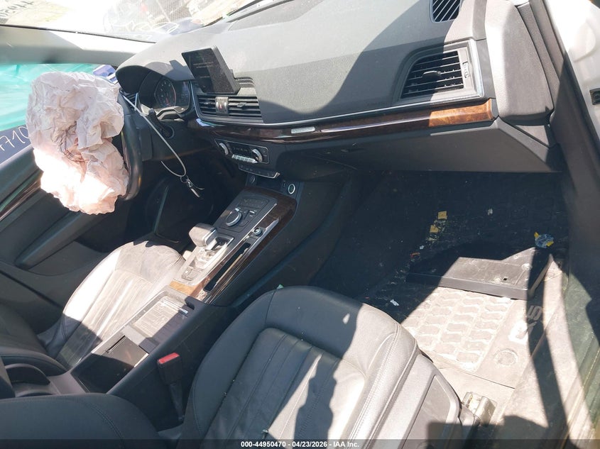 2020 Audi Q5 VIN WA1ANAFY8L2069742 IAAI salvage auction — FRONT END, Salvage (Massachusetts), sold $925 on 2026-07-28 (photo 5)