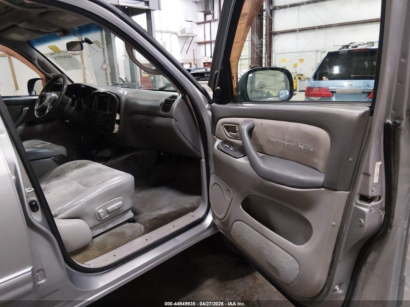 2001 Toyota Sequoia VIN 5TDBT44A11S026759 IAAI salvage auction — FRONT & REAR, Salvage (Idaho), sold $75 on 2026-07-17 (photo 5)