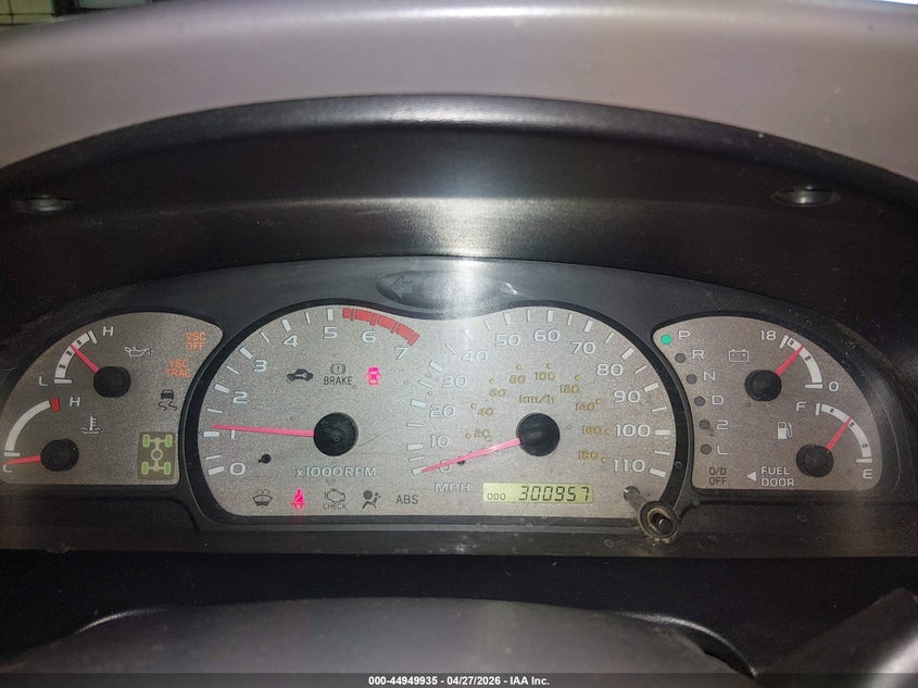 2001 Toyota Sequoia VIN 5TDBT44A11S026759 IAAI salvage auction — FRONT & REAR, Salvage (Idaho), sold $75 on 2026-07-17 (photo 7)