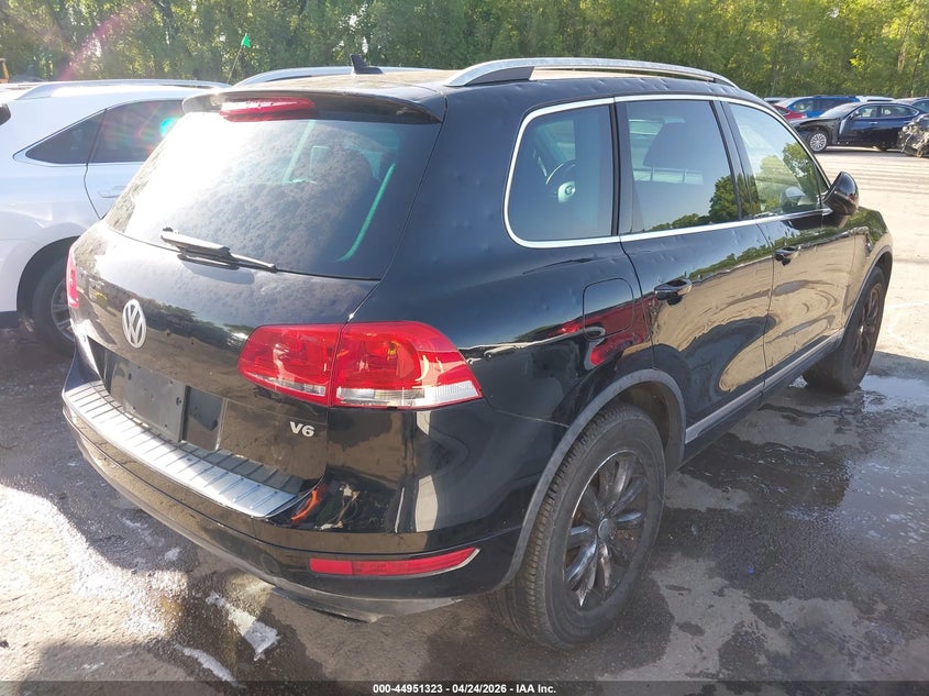 2011 Volkswagen Touareg VIN WVGFF9BP1BD003598 IAAI salvage auction — HAIL, Salvage (Kansas), sold $600 on 2026-07-08 (photo 4)