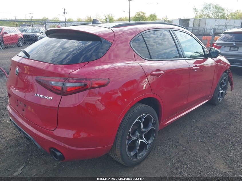 2022 Alfa romeo Stelvio VIN ZASPAKBN6N7D42509 IAAI salvage auction — FRONT END, Salvage Title, sold $13,850 on 2026-10-10 (photo 4)