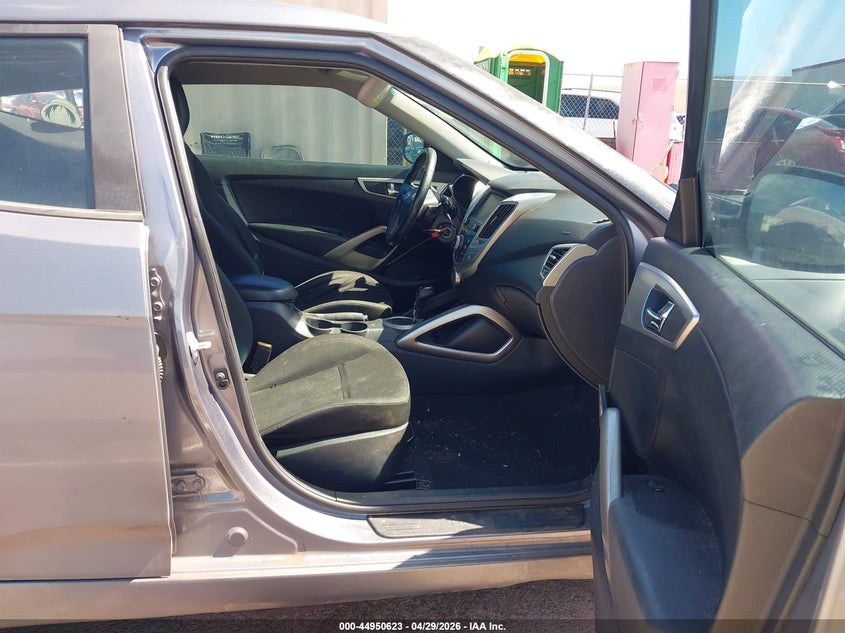 2017 Hyundai Veloster VIN KMHTC6AD9HU305618 IAAI salvage auction — WATER/FLOOD, Salvage (Hawaii), sold $100 on 2026-07-28 (photo 5)