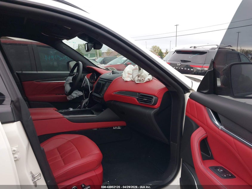 2022 Maserati Levante VIN ZN661ZUM1NX403040 IAAI salvage auction — LEFT FRONT, Mv-907A (New York), sold $14,000 on 2026-08-07 (photo 5)
