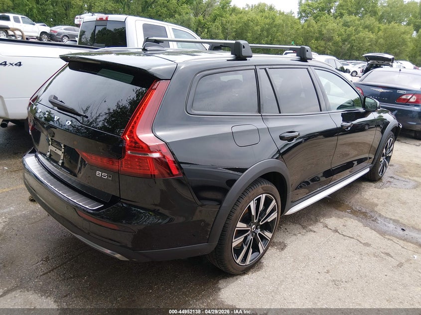 2025 Volvo V60 cross country VIN YV4L12WL1S2148461 IAAI salvage auction — FRONT END, Salvage (Missouri), sold $18,450 on 2026-07-08 (photo 4)