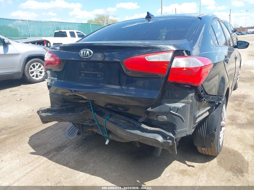 2016 Kia Forte VIN KNAFK4A65G5580709 IAAI salvage auction — REAR END, Wait Title, sold $450 on 2026-07-21 (photo 6)