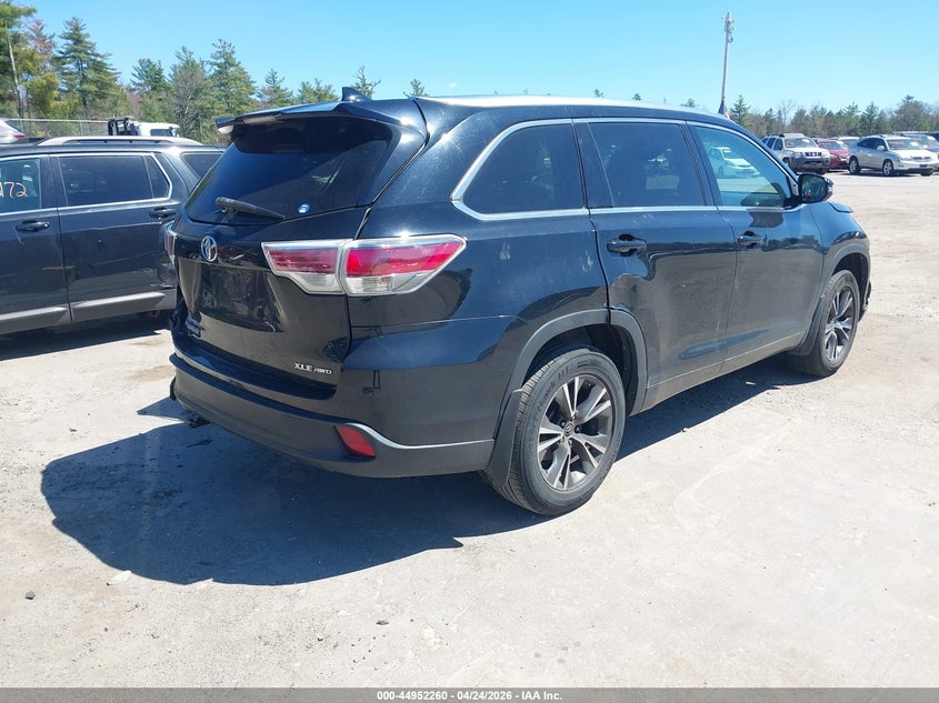 2016 Toyota Highlander VIN 5TDJKRFH3GS256270 IAAI salvage auction — FRONT & REAR, Salvage (New Hampshire), sold $7,550 on 2026-07-17 (photo 4)