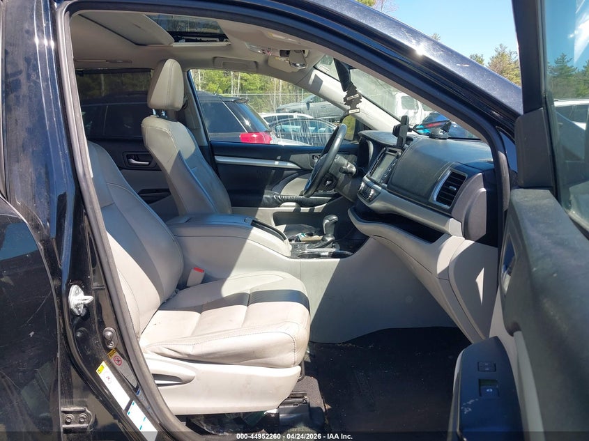 2016 Toyota Highlander VIN 5TDJKRFH3GS256270 IAAI salvage auction — FRONT & REAR, Salvage (New Hampshire), sold $7,550 on 2026-07-17 (photo 5)