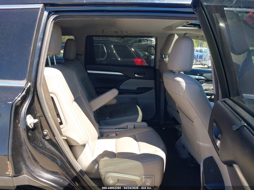 2016 Toyota Highlander VIN 5TDJKRFH3GS256270 IAAI salvage auction — FRONT & REAR, Salvage (New Hampshire), sold $7,550 on 2026-07-17 (photo 8)