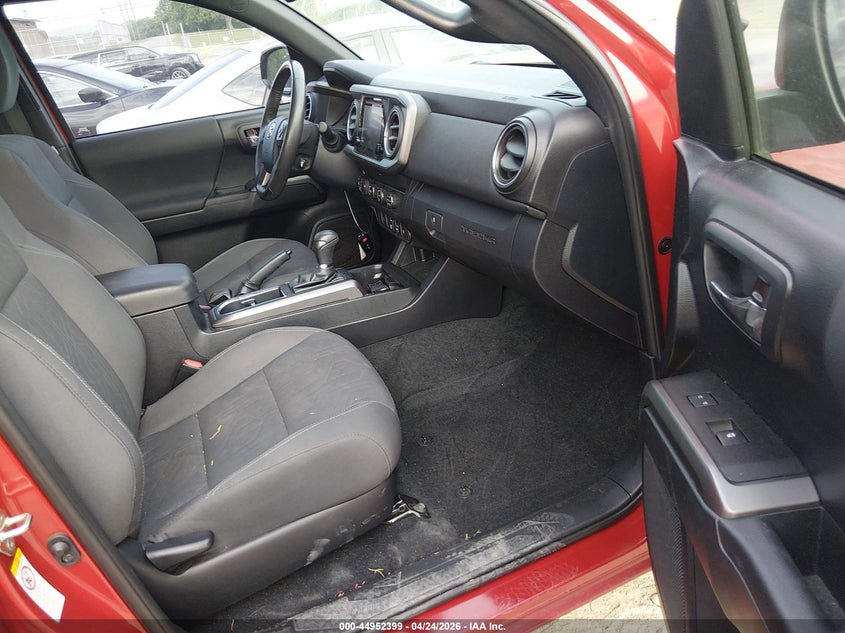2019 Toyota Tacoma VIN 3TMCZ5AN3KM213695 IAAI salvage auction — ROOF, Salvage Title, sold $16,500 on 2026-07-05 (photo 5)