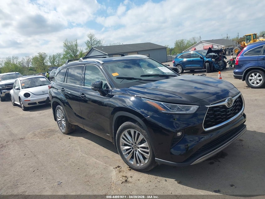 2025 Toyota Highlander VIN 5TDEBRCH9SS655621 IAAI salvage auction — LEFT FRONT, Salvage (Ohio), sold $20,775 on 2026-08-01 (photo 1)