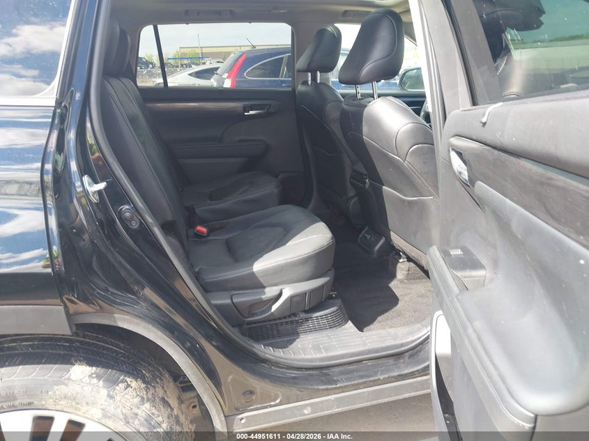 2025 Toyota Highlander VIN 5TDEBRCH9SS655621 IAAI salvage auction — LEFT FRONT, Salvage (Ohio), sold $20,775 on 2026-08-01 (photo 8)