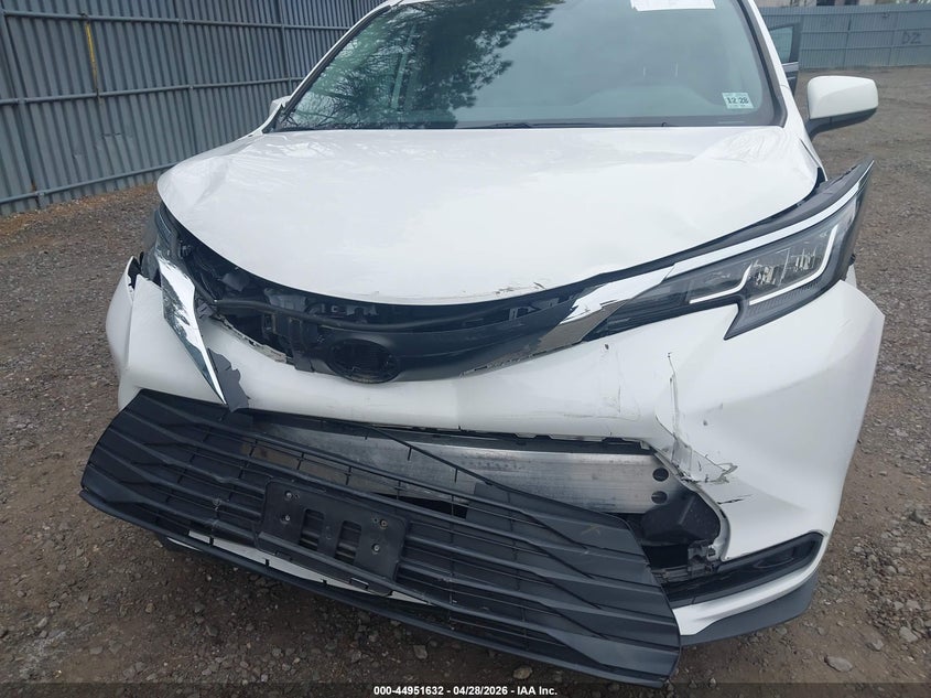 2023 Toyota Sienna VIN 5TDKRKEC0PS143843 IAAI salvage auction — FRONT END, Wait Title, sold $13,300 on 2026-07-08 (photo 6)