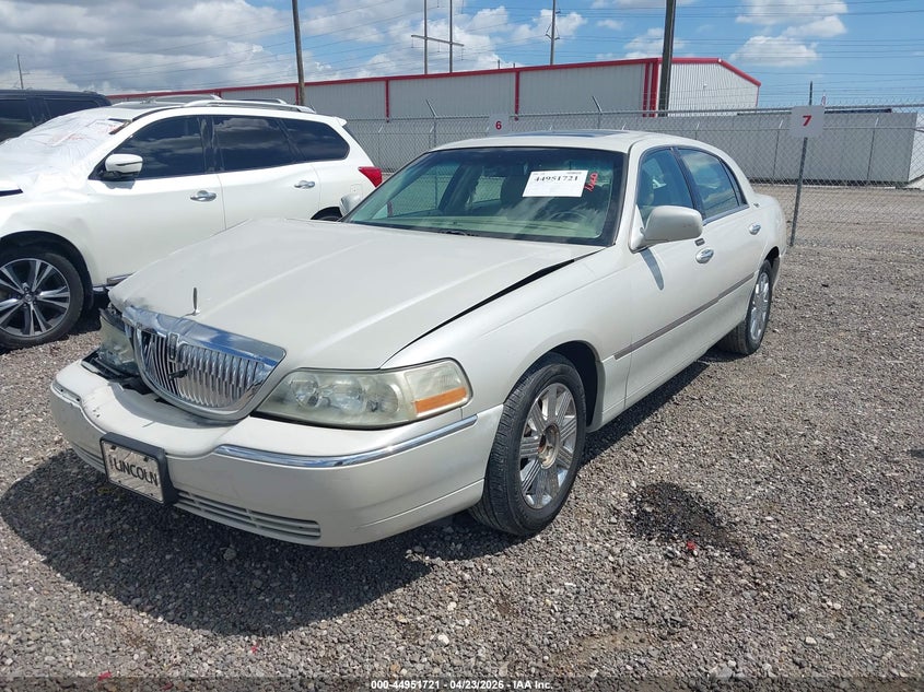 2007 Lincoln TOWN CAR VIN 1LNHM82V27Y610455 IAAI salvage auction — RIGHT FRONT, Salvage (Louisiana), sold $625 on 2026-07-19 (photo 2)