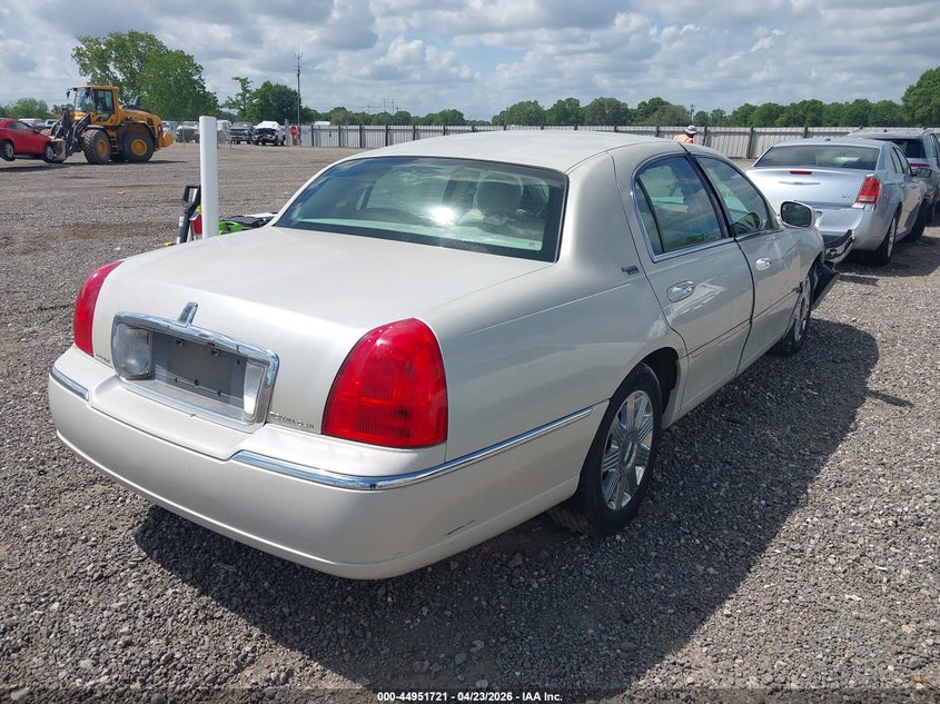 2007 Lincoln TOWN CAR VIN 1LNHM82V27Y610455 IAAI salvage auction — RIGHT FRONT, Salvage (Louisiana), sold $625 on 2026-07-19 (photo 4)