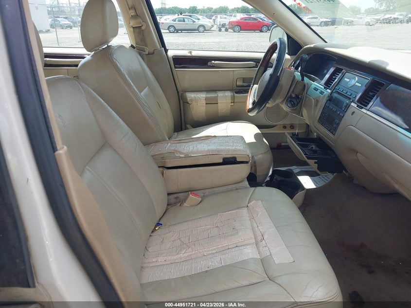 2007 Lincoln TOWN CAR VIN 1LNHM82V27Y610455 IAAI salvage auction — RIGHT FRONT, Salvage (Louisiana), sold $625 on 2026-07-19 (photo 5)
