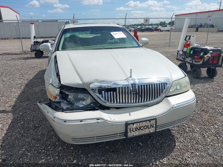 2007 Lincoln TOWN CAR VIN 1LNHM82V27Y610455 IAAI salvage auction — RIGHT FRONT, Salvage (Louisiana), sold $625 on 2026-07-19 (photo 6)