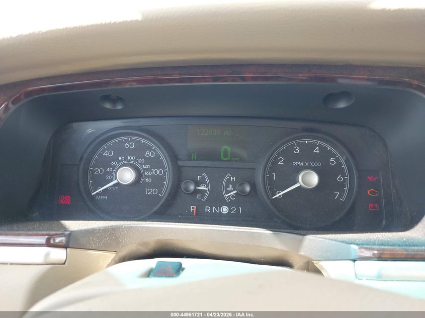 2007 Lincoln TOWN CAR VIN 1LNHM82V27Y610455 IAAI salvage auction — RIGHT FRONT, Salvage (Louisiana), sold $625 on 2026-07-19 (photo 7)