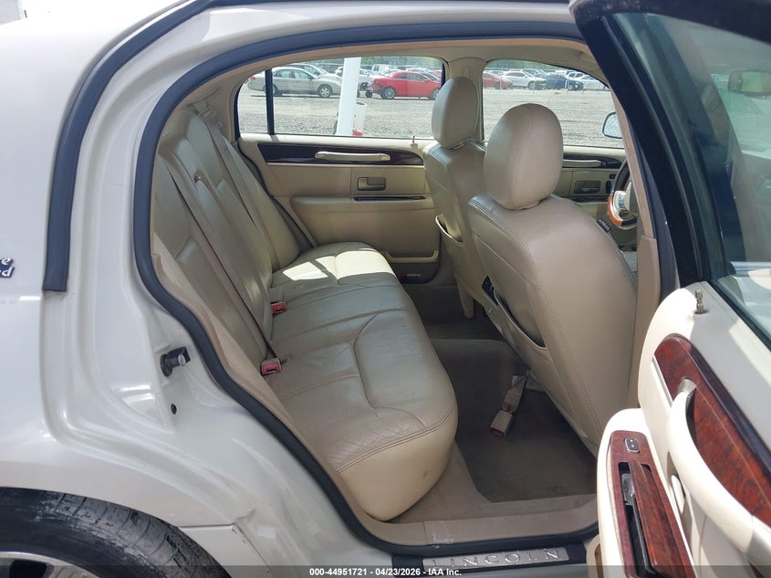 2007 Lincoln TOWN CAR VIN 1LNHM82V27Y610455 IAAI salvage auction — RIGHT FRONT, Salvage (Louisiana), sold $625 on 2026-07-19 (photo 8)