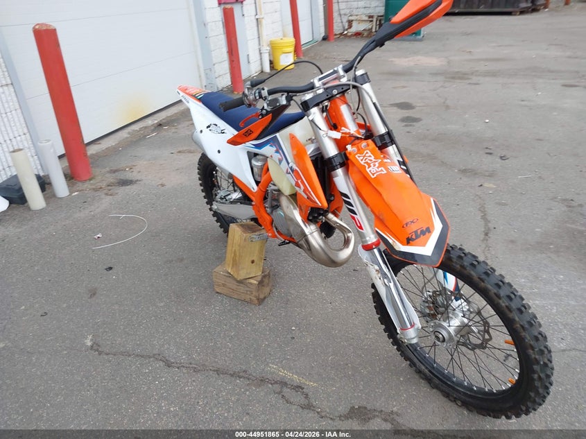 2022 Ktm 125 VIN VBKXCH236NM166324 IAAI salvage auction — FRONT END, Bill Of Sale (New York), sold $2,300 on 2026-07-07 (photo 1)