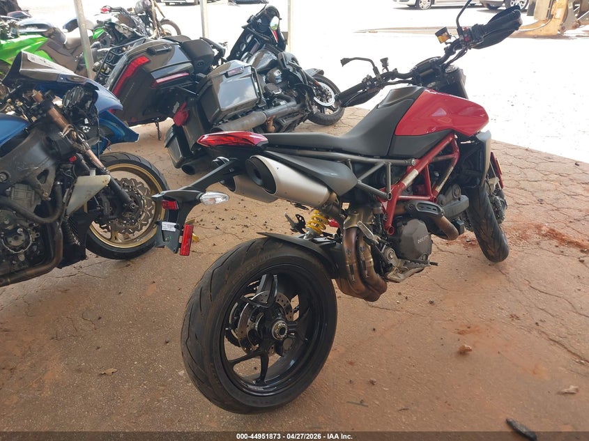 2025 Ducati Hypermotard VIN ZDMBAJDT4SB009974 IAAI salvage auction — ENGINE BURN, Salvage Title, sold $5,500 on 2026-08-04 (photo 4)