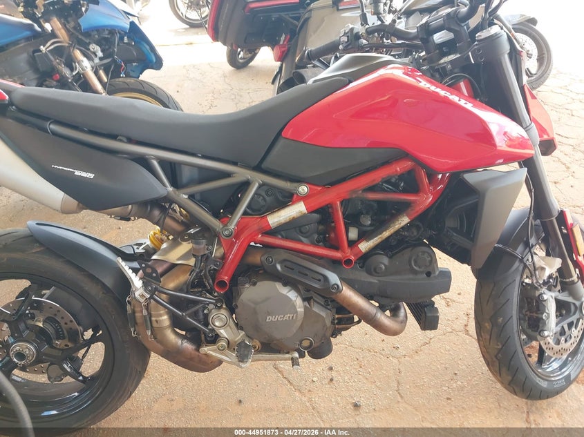 2025 Ducati Hypermotard VIN ZDMBAJDT4SB009974 IAAI salvage auction — ENGINE BURN, Salvage Title, sold $5,500 on 2026-08-04 (photo 8)