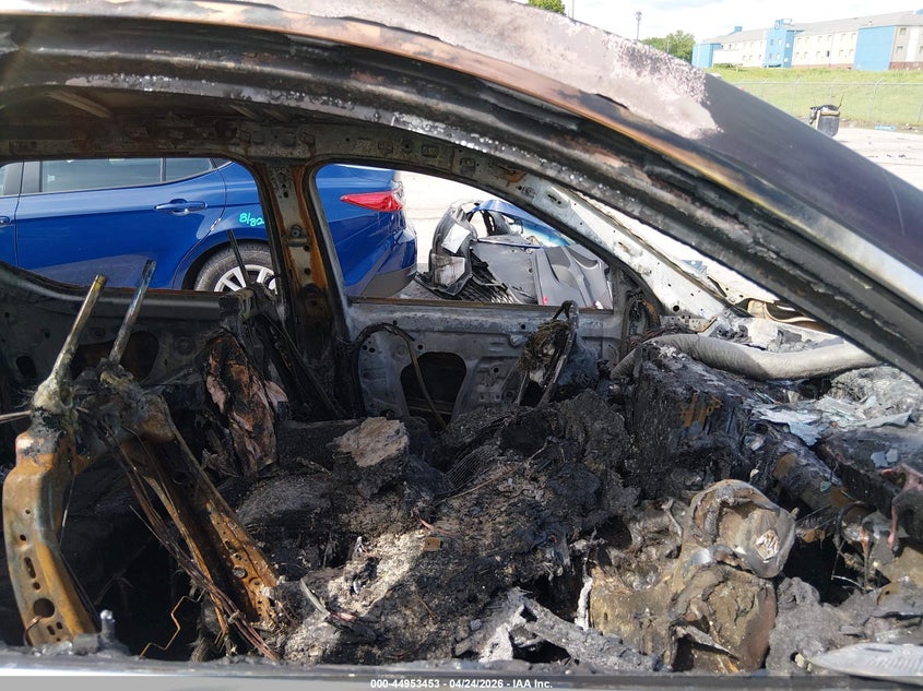 2020 Chevrolet Traverse VIN 1GNERGKW8LJ155875 IAAI salvage auction — Burn Interior, Junk (Missouri), sold $175 on 2026-07-19 (photo 5)