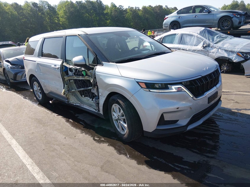 2022 Kia Carnival VIN KNDNB4H3XN6132807 IAAI salvage auction — RIGHT SIDE, Salvage Title, sold $7,950 on 2026-07-08 (photo 1)