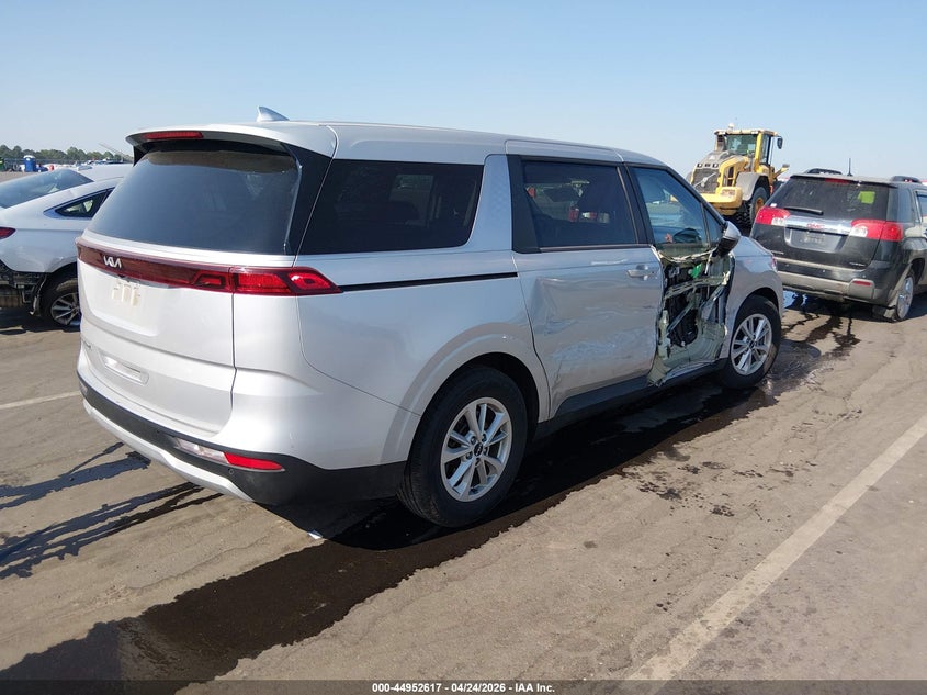 2022 Kia Carnival VIN KNDNB4H3XN6132807 IAAI salvage auction — RIGHT SIDE, Salvage Title, sold $7,950 on 2026-07-08 (photo 4)