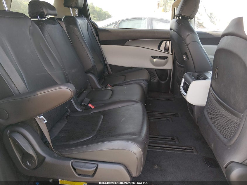 2022 Kia Carnival VIN KNDNB4H3XN6132807 IAAI salvage auction — RIGHT SIDE, Salvage Title, sold $7,950 on 2026-07-08 (photo 8)