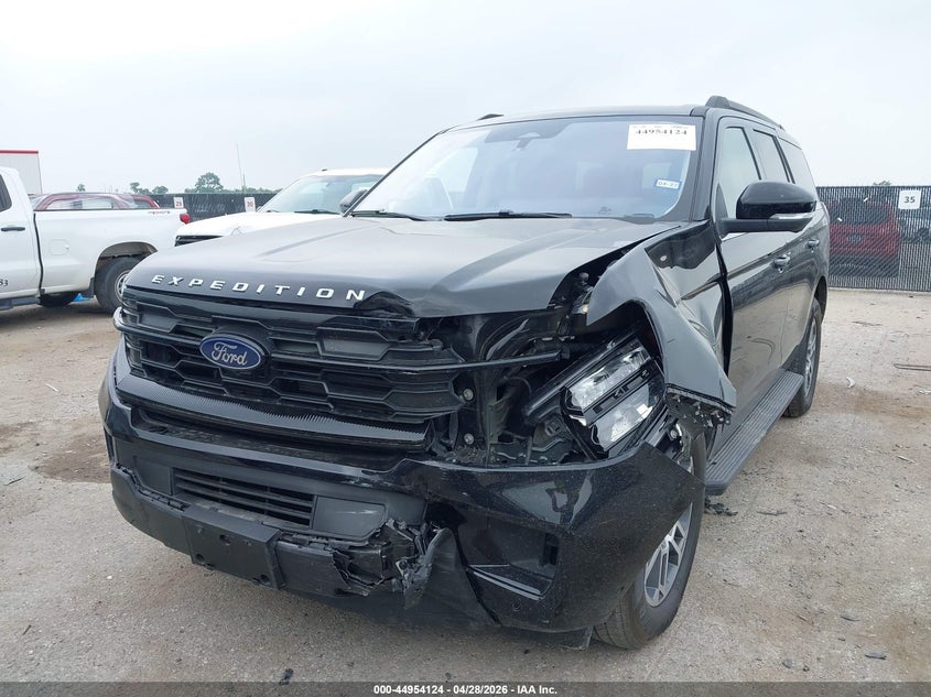 2025 Ford Expedition VIN 1FMJU1H8XSEA17138 IAAI salvage auction — LEFT FRONT, Wait Title, sold $24,800 on 2026-07-30 (photo 2)