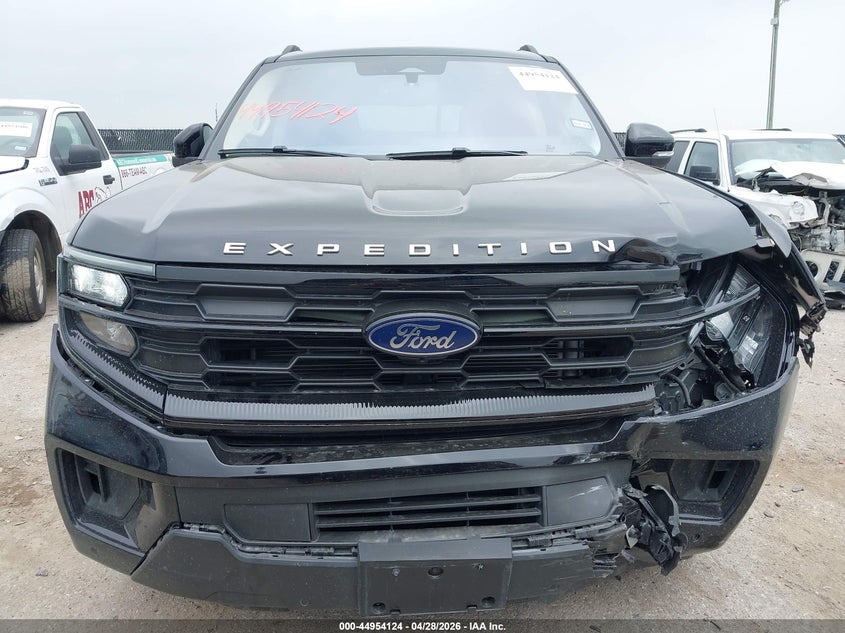 2025 Ford Expedition VIN 1FMJU1H8XSEA17138 IAAI salvage auction — LEFT FRONT, Wait Title, sold $24,800 on 2026-07-30 (photo 6)