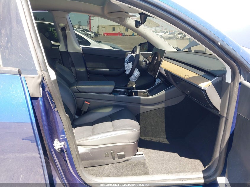 2020 Tesla Model y VIN 5YJYGDEE5LF053079 IAAI salvage auction — SIDE, Wait Title, sold $7,250 on 2026-07-16 (photo 5)