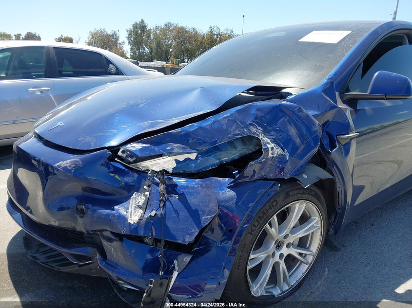 2020 Tesla Model y VIN 5YJYGDEE5LF053079 IAAI salvage auction — SIDE, Wait Title, sold $7,250 on 2026-07-16 (photo 6)