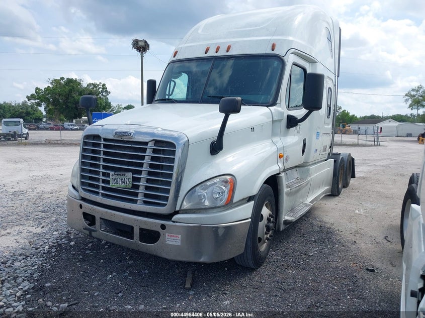 2020 Freightliner Cascadia 125 VIN 3AKJGLDRXLSLJ3891 IAAI salvage auction — REPOSSESSION, Clear (Florida), sold $1,550 on 2026-07-22 (photo 2)