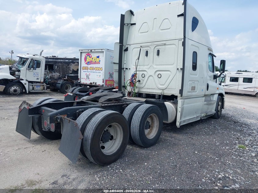 2020 Freightliner Cascadia 125 VIN 3AKJGLDRXLSLJ3891 IAAI salvage auction — REPOSSESSION, Clear (Florida), sold $1,550 on 2026-07-22 (photo 4)