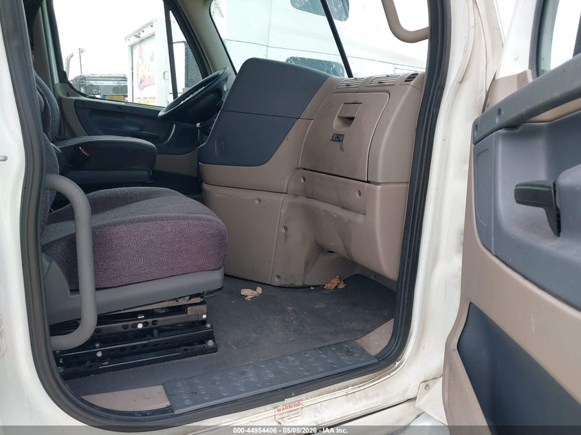 2020 Freightliner Cascadia 125 VIN 3AKJGLDRXLSLJ3891 IAAI salvage auction — REPOSSESSION, Clear (Florida), sold $1,550 on 2026-07-22 (photo 6)