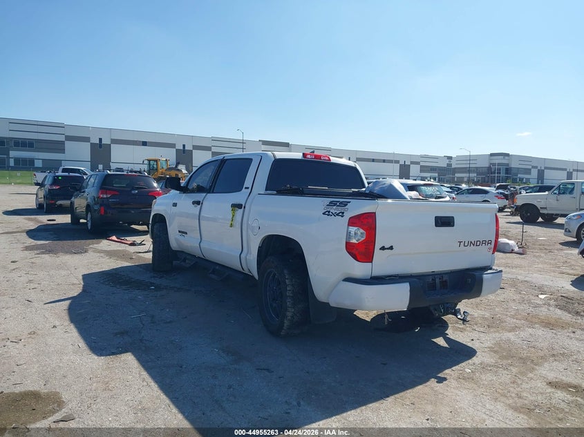 2017 Toyota Tundra VIN 5TFDW5F19HX631927 IAAI salvage auction — RIGHT SIDE, Salvage Title, sold $11,200 on 2026-07-21 (photo 3)