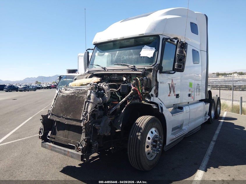 2023 Volvo VIN 4V4NC9EH6PN611720 IAAI salvage auction — FRONT END, Salvage (California), sold $17,500 on 2026-07-29 (photo 2)